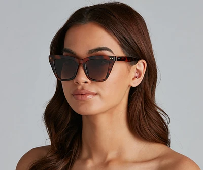 Classic And Sleek Cat-Eye Sunglasses