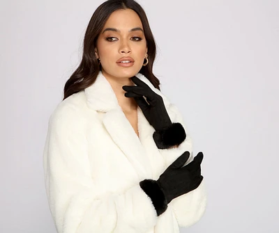 A Chic Moment Faux Suede Gloves