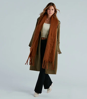 Cue The Comfort Fuzzy Woven Fringe Scarf