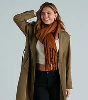Cue The Comfort Fuzzy Woven Fringe Scarf