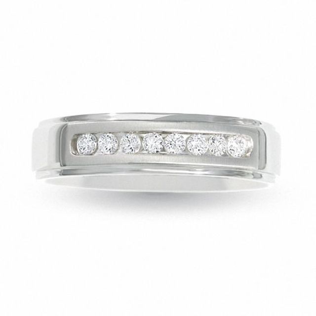 Men's 1/4 CT. T.w. Diamond Wedding Band in 14K White Gold