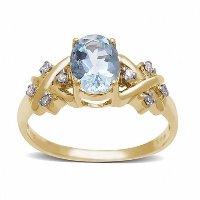 Oval Aquamarine Ring in 10K Gold with Diamond Accents