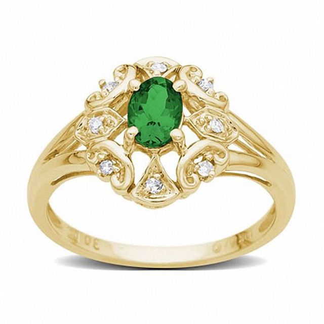 Oval Emerald Ring in 14K Gold with Diamond Accents
