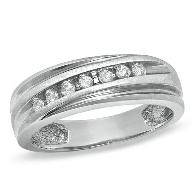 Ladies' 1/8 CT. T.w. Diamond Wedding Band in 14K White Gold