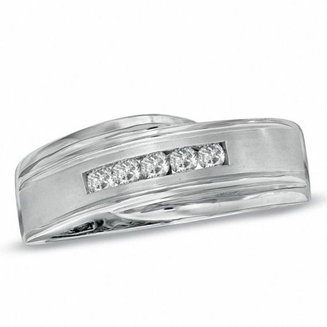 Men's 1/4 CT. T.w. Diamond Five Stone Comfort Fit Anniversary Band in 14K White Gold