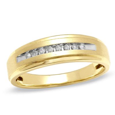 Previously Owned - Men's 1/10 CT. T.w. Diamond Wedding Band in 10K Gold