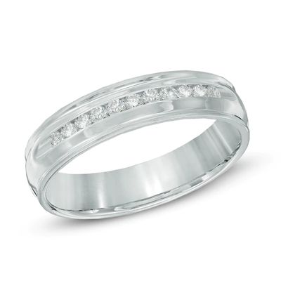 Previously Owned - Men's 1/4 CT. T.w. Diamond Comfort Fit Wedding Band in 14K White Gold