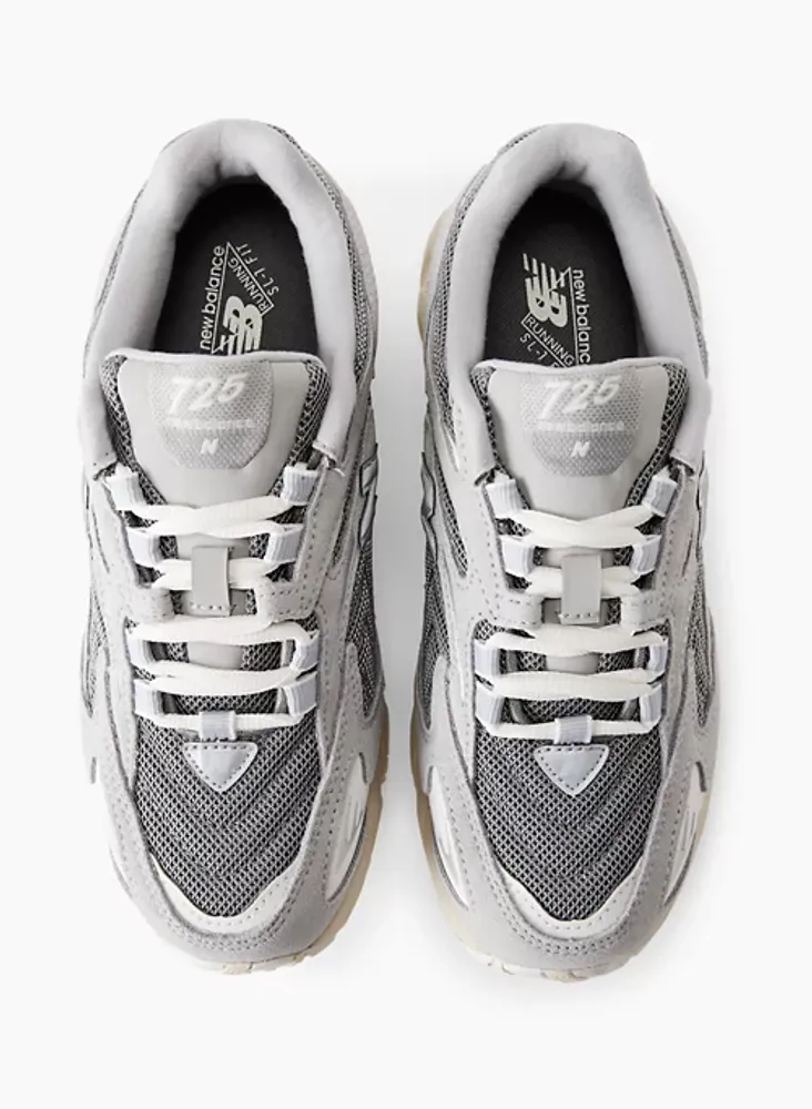 New Balance 725 Coquitlam Centre
