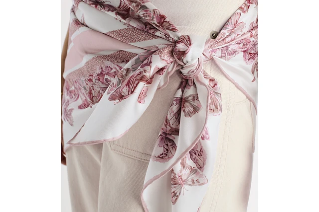 Dior Camo Papillon 90♡【 Dior 】スクエアスカーフ Dior Camo Papillon 90 Square Scarf White and Sky Blue Silk