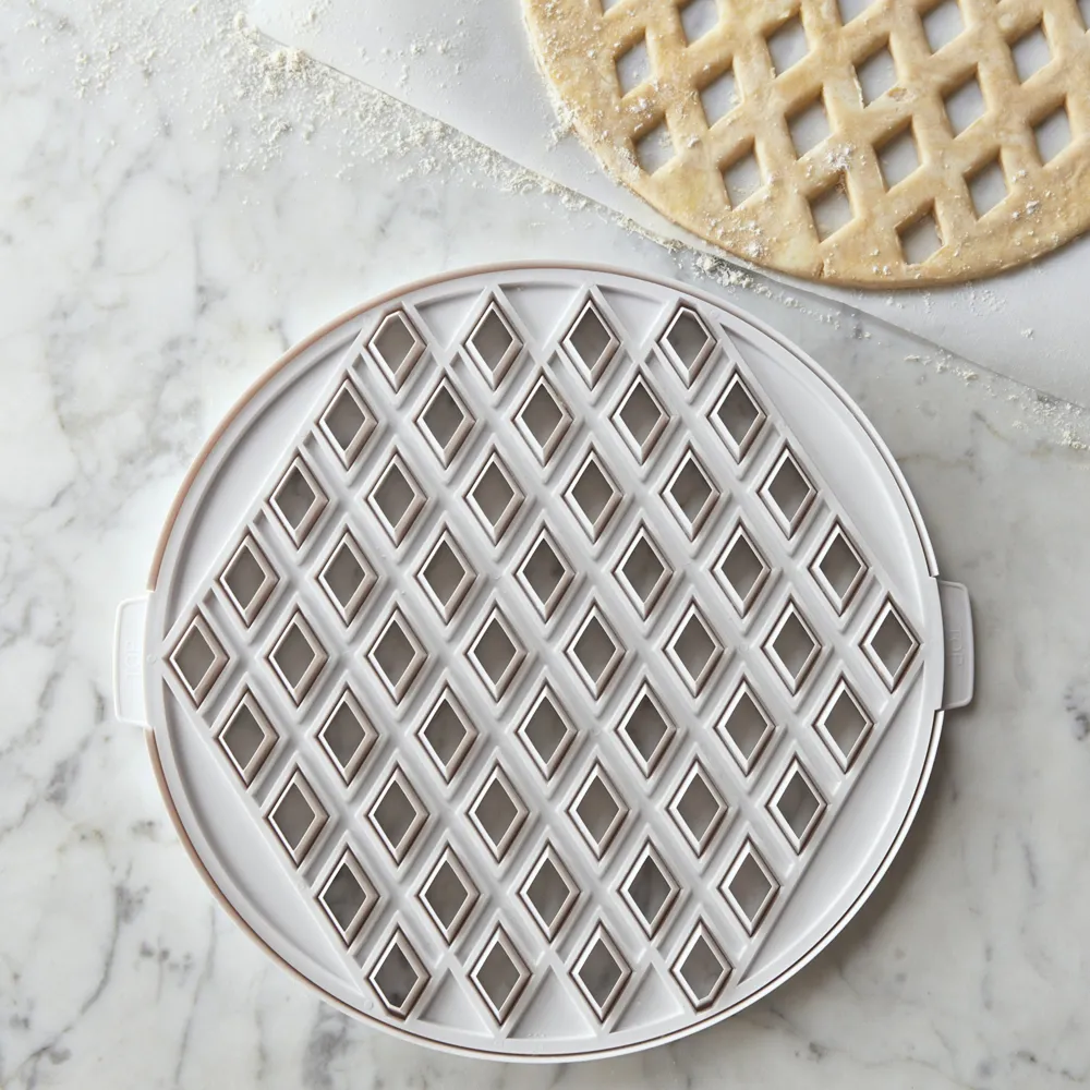 Lattice pie outlet crust cutter