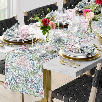 Williams Sonoma Lrg White Porcelain Formal Embossed Acorn