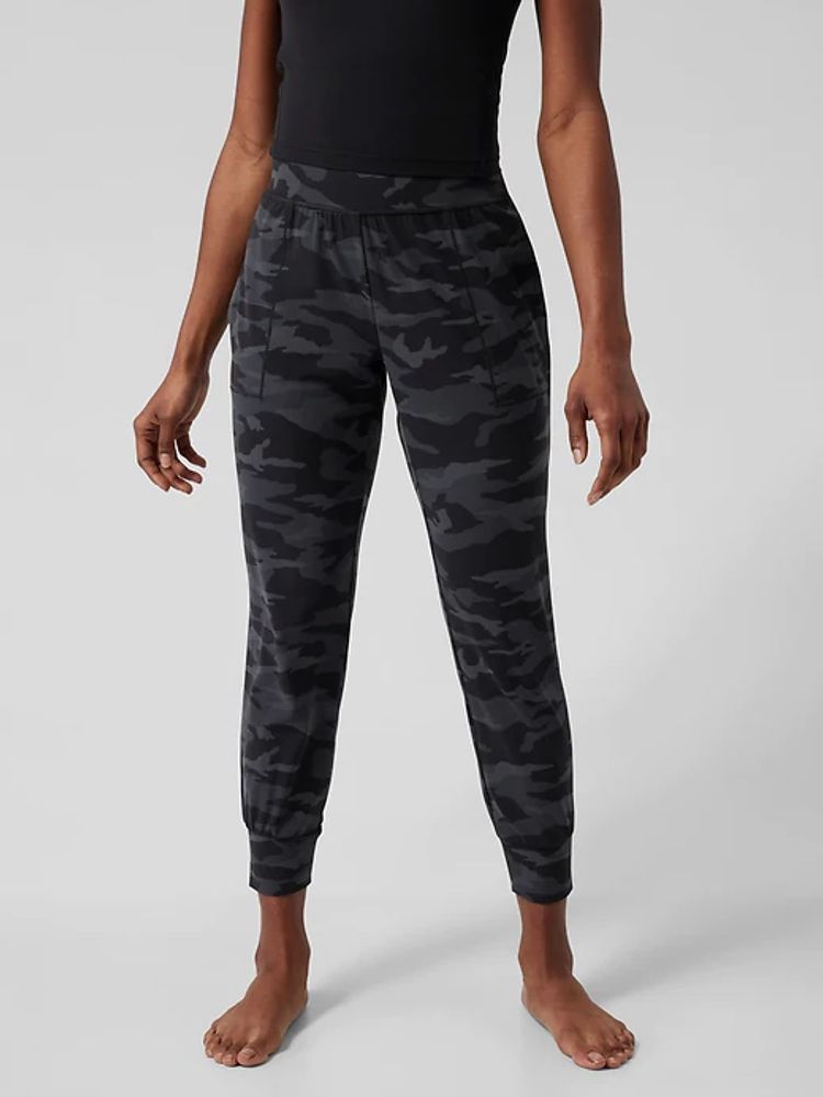 Athleta Salutation Jogger Camo Mall of America®