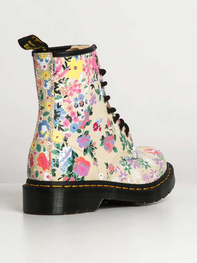 Pascal wanderlust deals dr martens