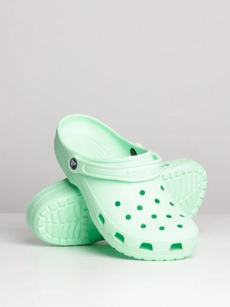 Mens crocs on clearance outlet