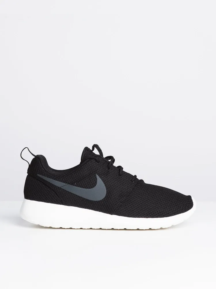Mens nike hot sale roshe run black