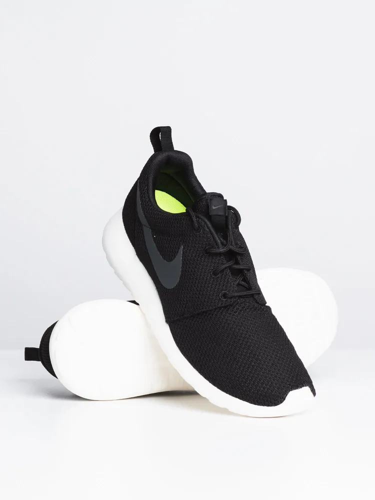 Nike roshe one black and white mens hot sale
