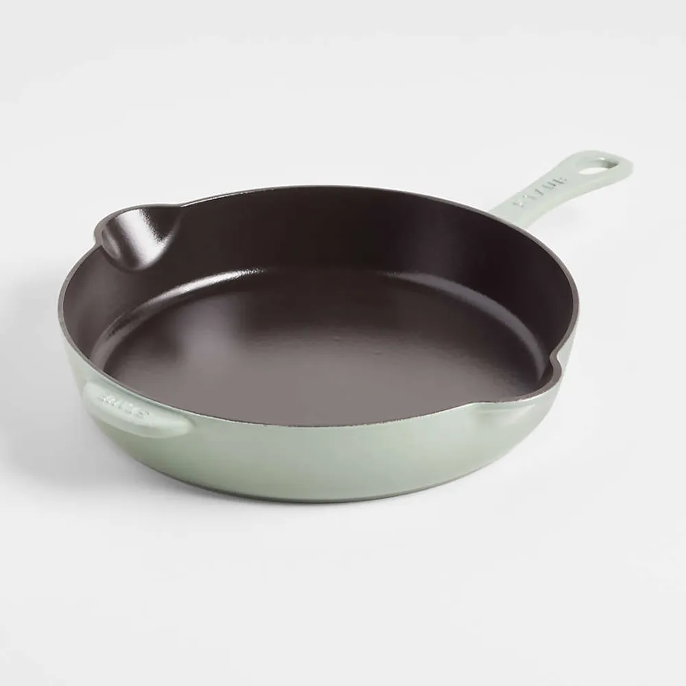 Large pan outlet with lid
