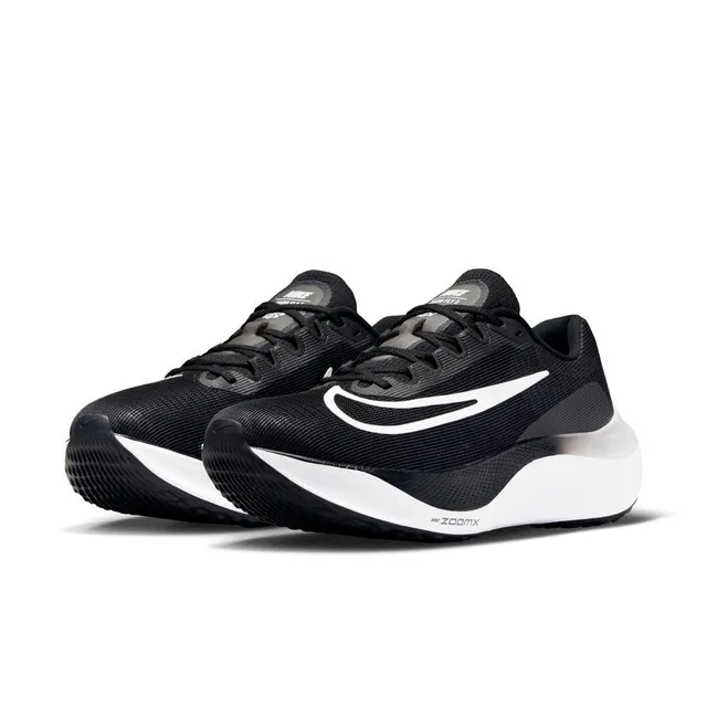 Zoom fly triple 2024 black on feet