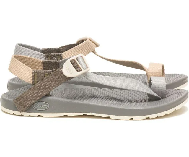 Metallic on sale gold chacos