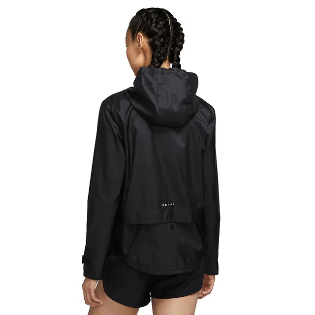 Nike running essentials discount jacket in black