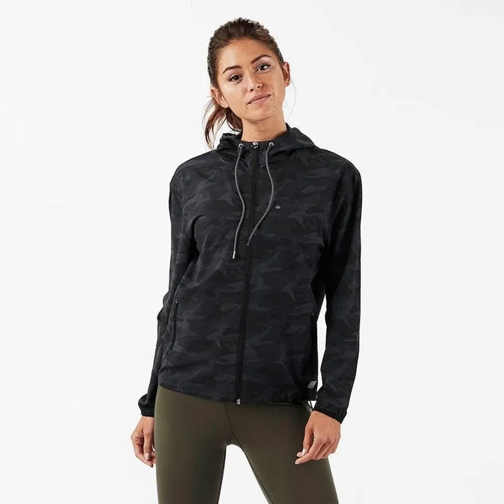 Vuori Women's | Vuori Outdoor Trainer Shell | The Summit at Fritz Farm