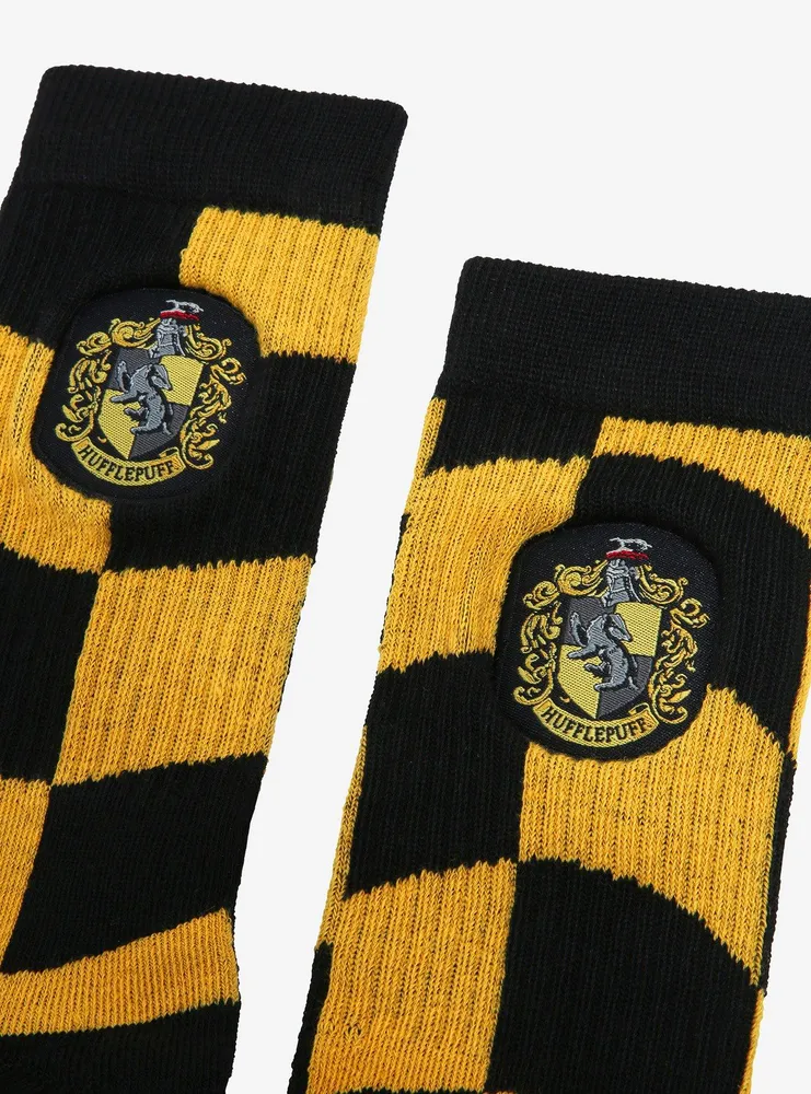 Boxlunch Harry Potter Hufflepuff Crest Wavy Checkered Crew Socks ...