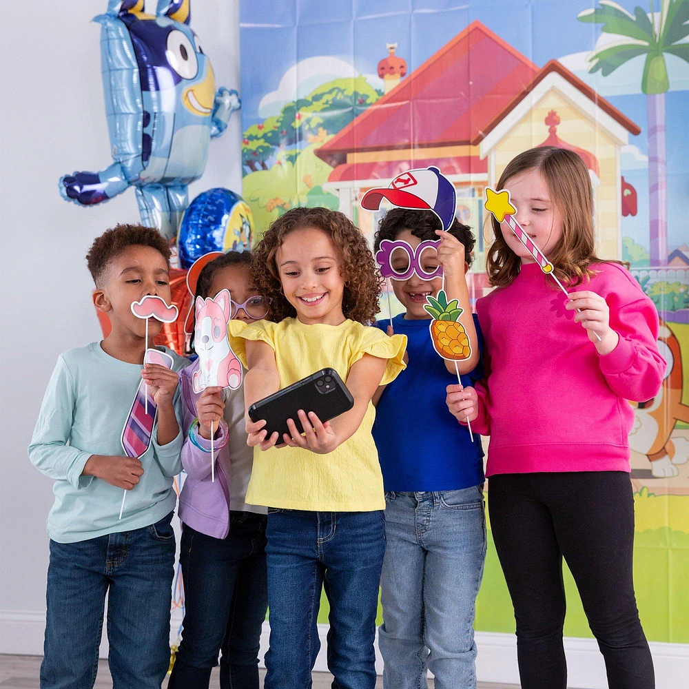 partycity-bluey-paper-photo-booth-kit-4-6ft-x-6-7ft-hamilton-place