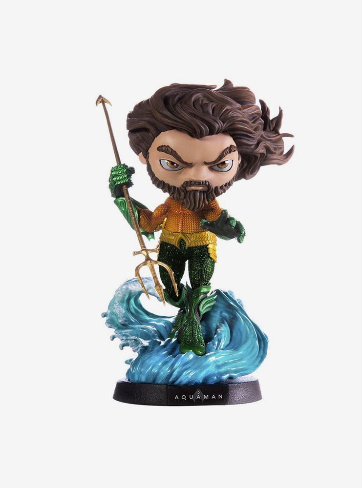 Boxlunch DC Comics Aquaman Deluxe Mini Co. Statue Mall of America®