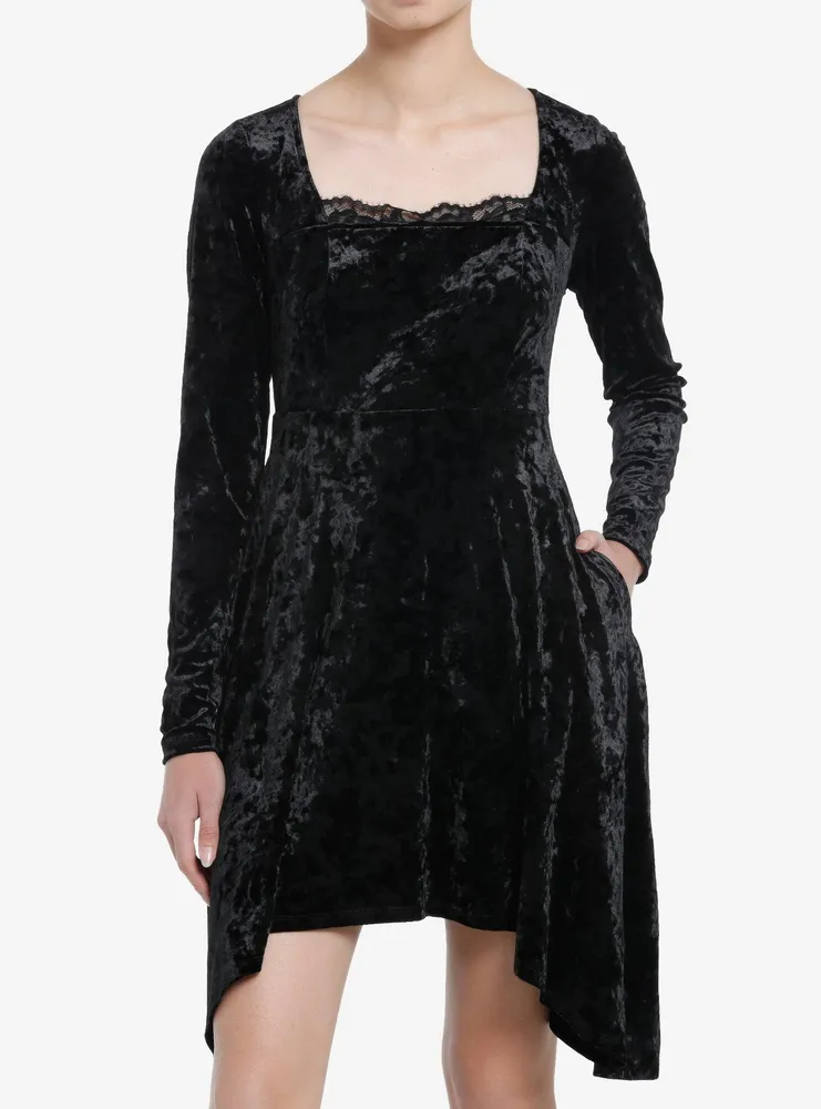 Hot topic 2025 black velvet dress