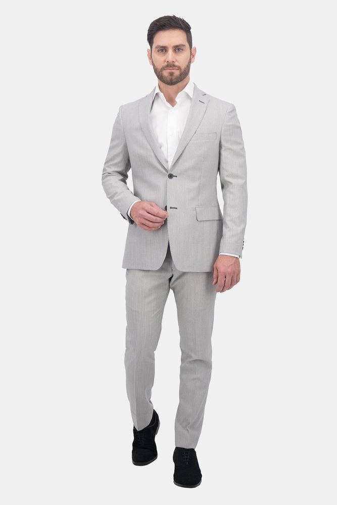 Roberts trajes deals