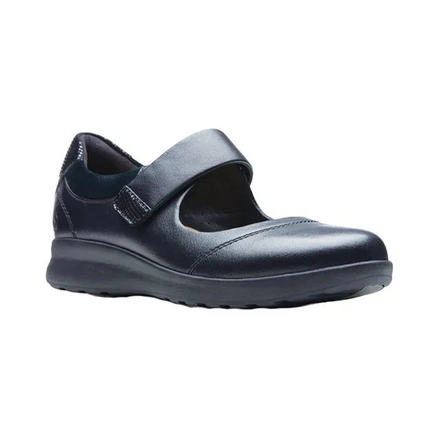 Un adorn online strap clarks