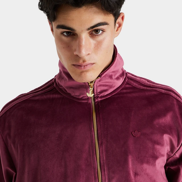 【きれいめファッション51選】上品さと清潔感をキープし Adidas Originals Victory / Jacket Track Velour Adicolor トップス