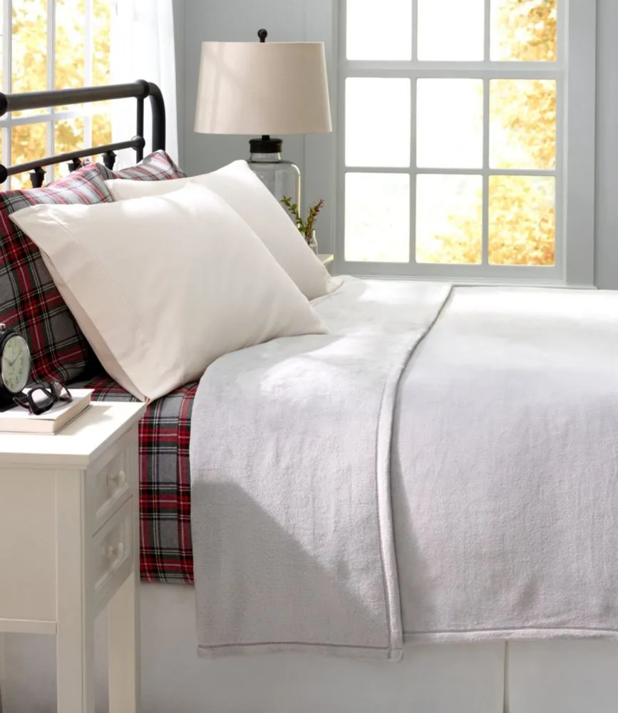 L.L. Bean Wicked Cozy Blanket Mall of America®