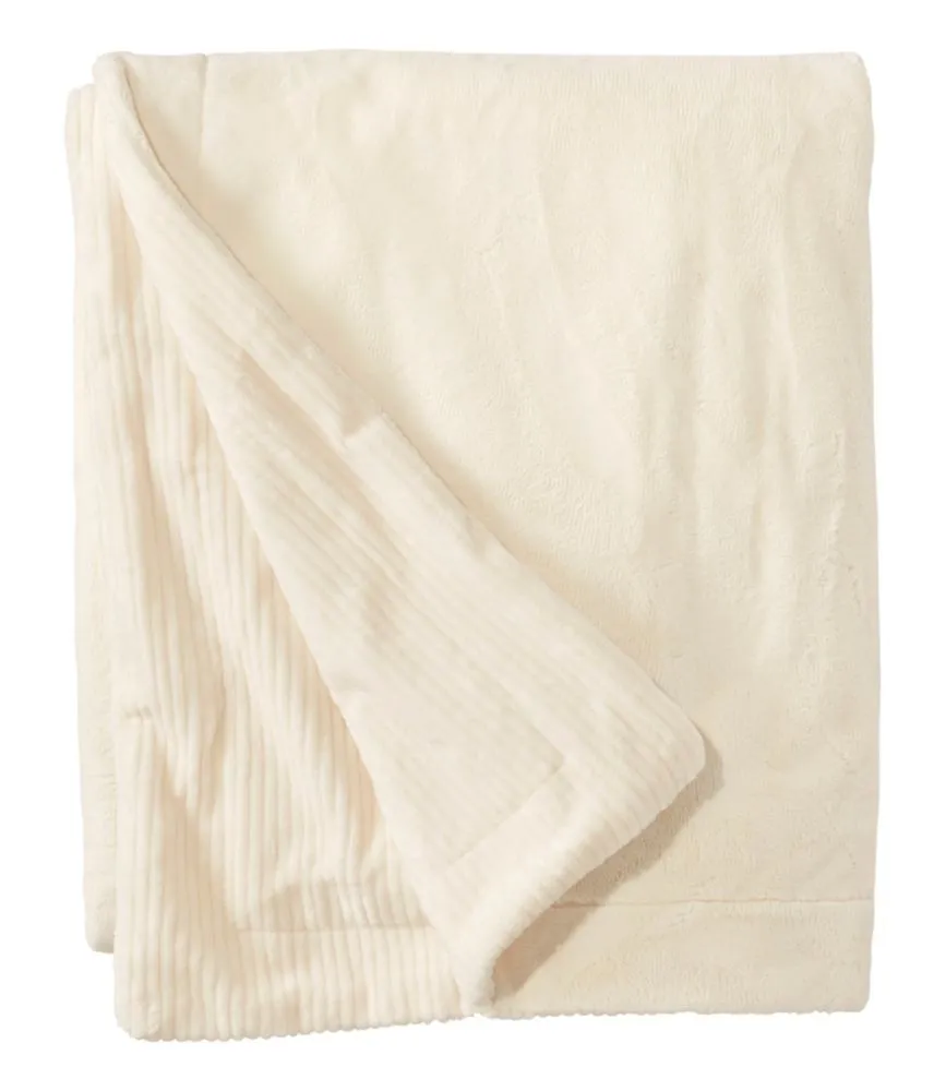 L.L. Bean Wicked Cozy Heated Blanket Mall of America®