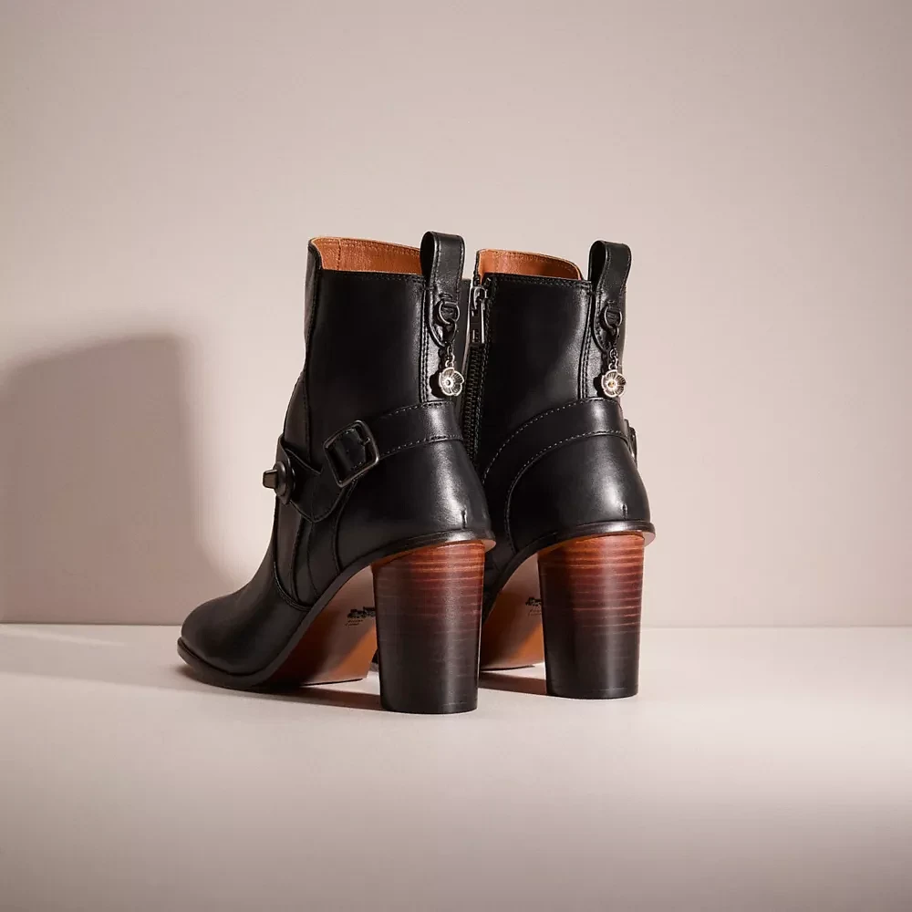 moto bootie heel