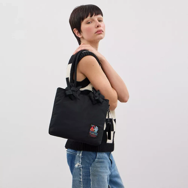 トートバッグ Coachtopia Loop Small Tote With Heart Appliqu CY354 Coachtopia Loop Small Tote With Heart Appliqué | Coachtopia ™