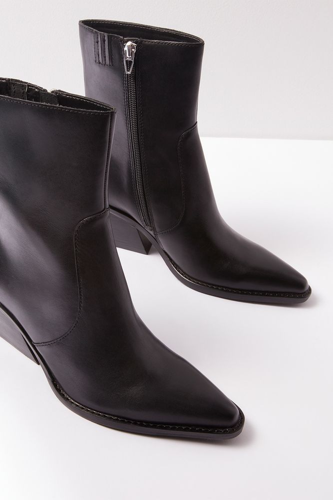 DOLCE VITA Vikram Bootie Mall of America
