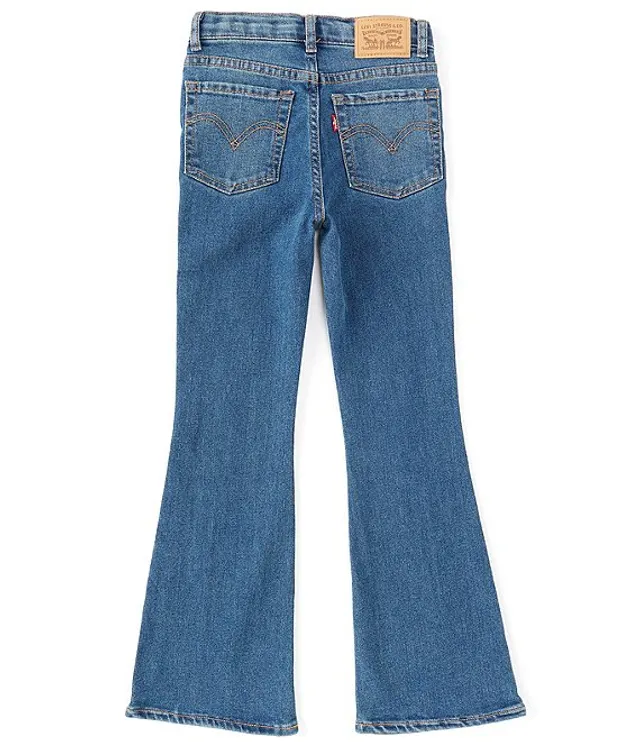 Does dillards sell sales levis