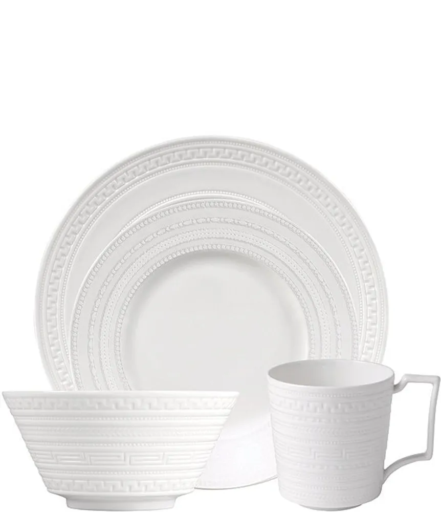 Wedgwood Intaglio Neoclassical Embossed Bone China 4 Piece Place