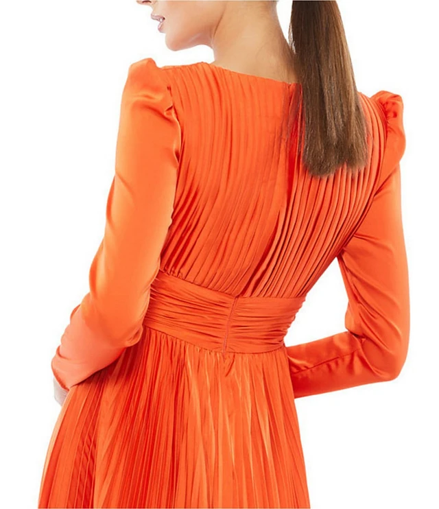 Mac duggal サテン プリーツ袖 Vネック ミディアム ドレス Mac Duggal Pleated Satin V-Neck Long Sleeve Fit and Flare