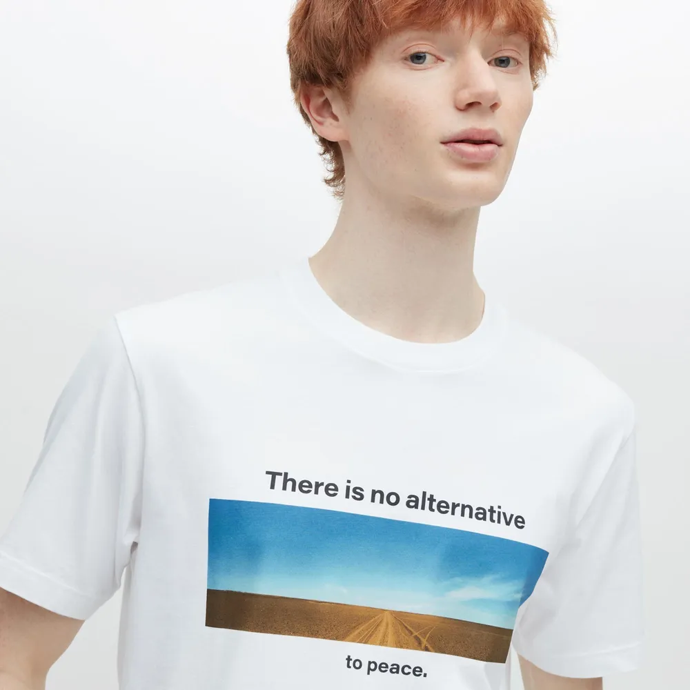 UNIQLO PEACE FOR ALL (WIM WENDERS) SHORT SLEEVE GRAPHIC T
