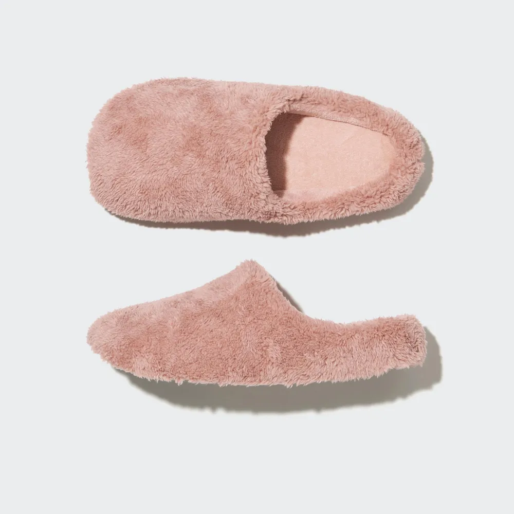 Uniqlo fluffy discount yarn fleece slippers