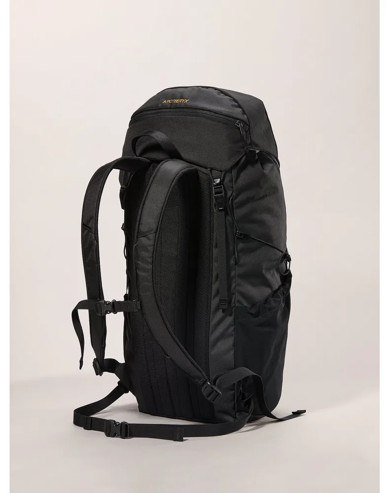 Arc'teryx Mantis 30 Backpack | Yorkdale Mall