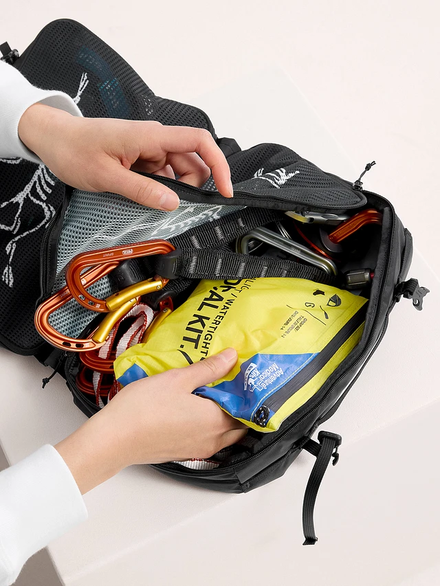 Arc'teryx Ion Gear Organizer | Mall of America® Arc'teryx Ion Gear Organizer | Mall of America®