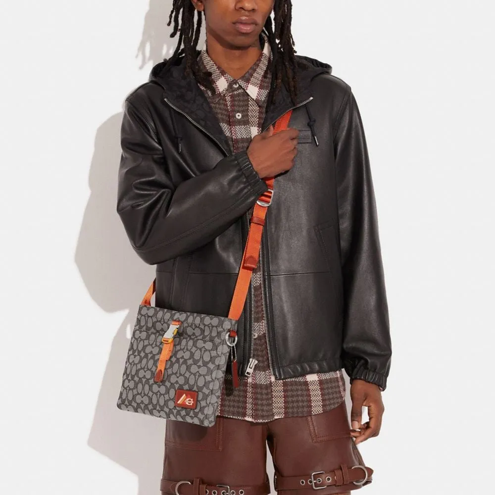 Coach Utility Slim Messenger In Signature Jacquard Mall of America®