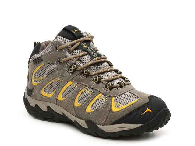 Hiking boots 2025 at dsw