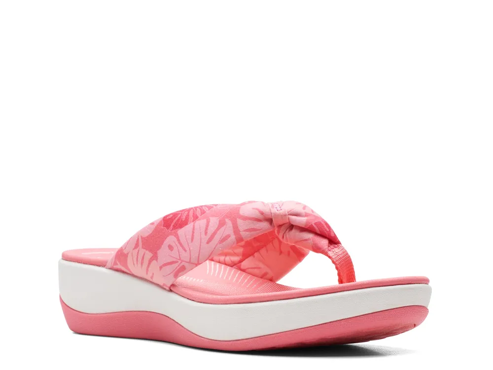 Clarks flip flops best sale dsw