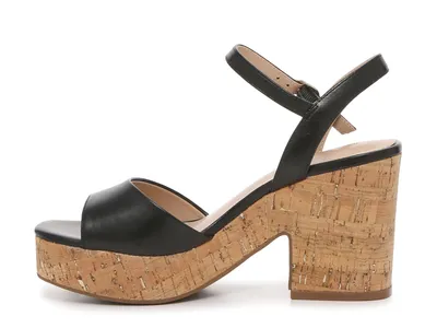 Kelly & Katie Mowie Platform Sandal | Mall of America®