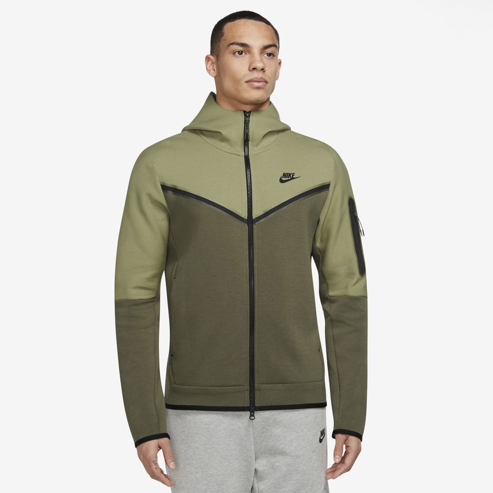 nike tech fleece footlocker