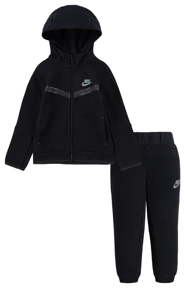 Nike tech 2024 tracksuit footlocker